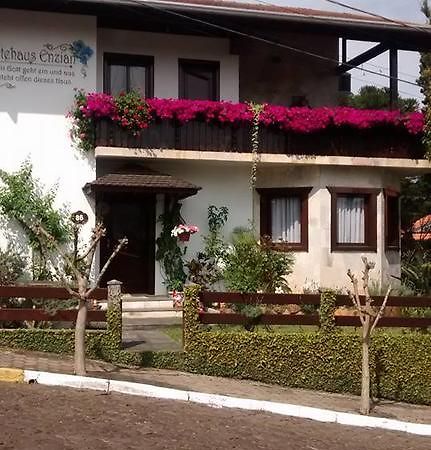 Hospedaria Gastehaus Enzian Treze Tílias Extérieur photo
