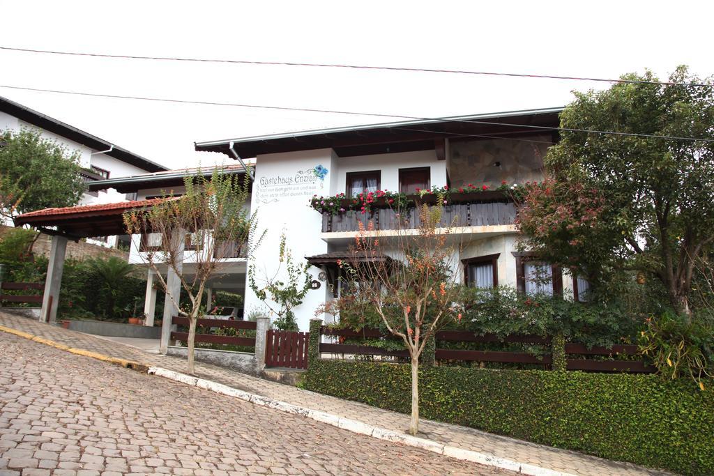 Hospedaria Gastehaus Enzian Treze Tílias Extérieur photo