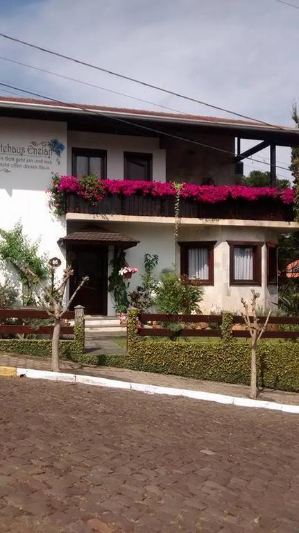 Hospedaria Gastehaus Enzian Treze Tílias Extérieur photo
